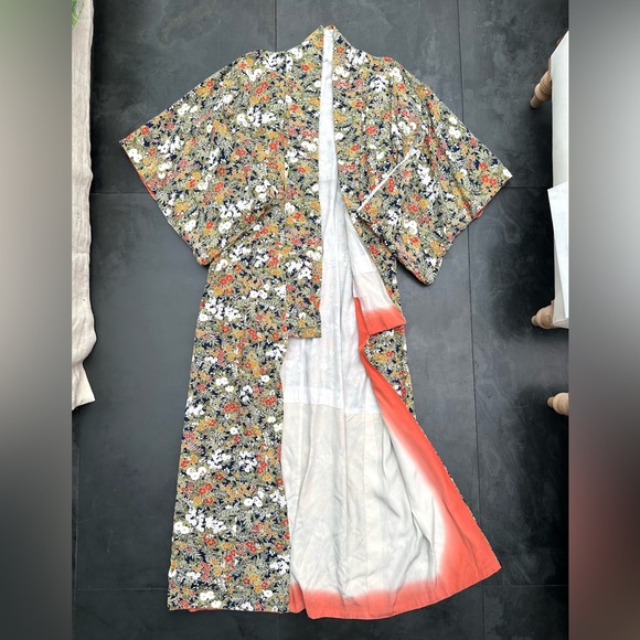 Traditional Japanese kimono, Size Medium - Picture 1 of 5